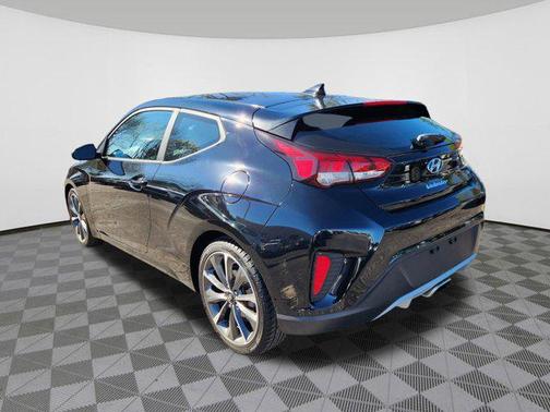 2020 Hyundai Veloster 2