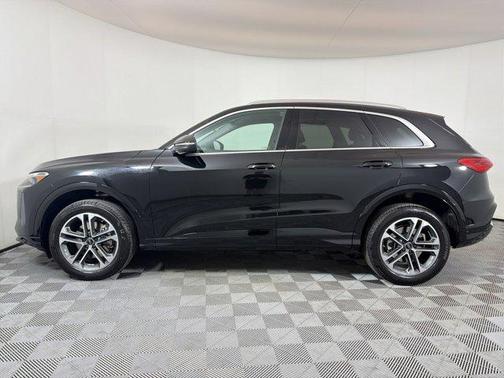 Mythos Black Metallic 2025 Audi Q5 Premium TFSI quattro S tronic