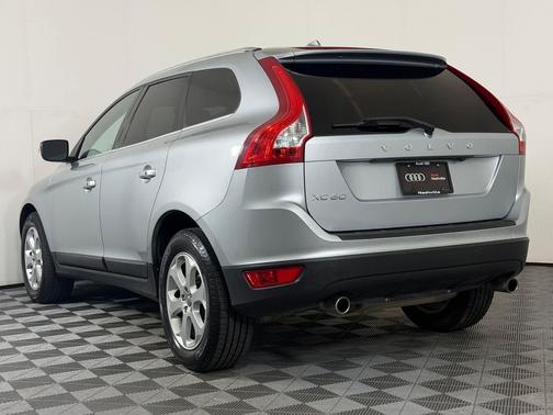Electric Silver Metallic 2013 Volvo XC60 3.2