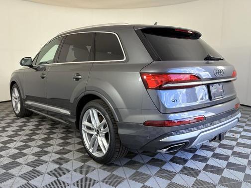 2025 Audi Q7 55 Premium Plus