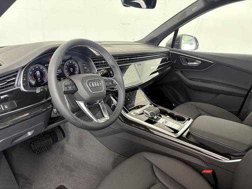 2025 Audi Q7 55 Premium Plus