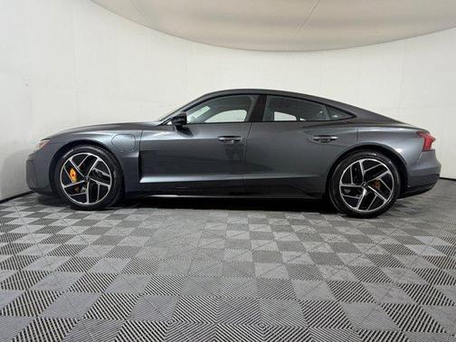 Daytona Gray Pearl Effect 2024 Audi RS e-tron GT quattro