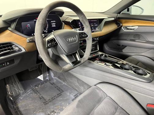 2023 Audi e-tron GT Premium Plus quattro