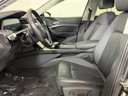 Daytona Gray Pearl Effect 2022 Audi e-tron Sportback S line Premium