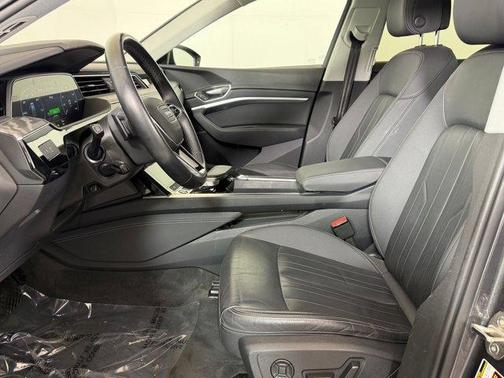 Daytona Gray Pearl Effect 2022 Audi e-tron Sportback S line Premium