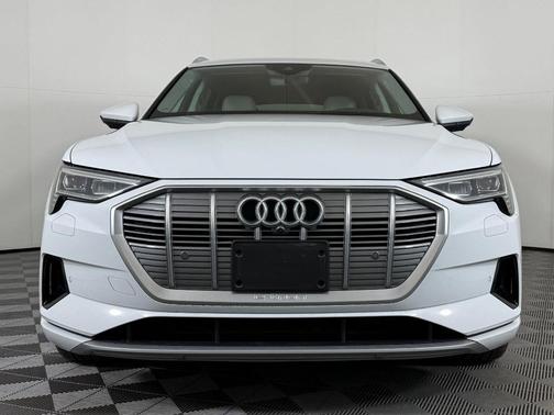 2021 Audi e-tron Premium Plus