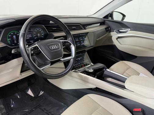 2021 Audi e-tron Premium Plus