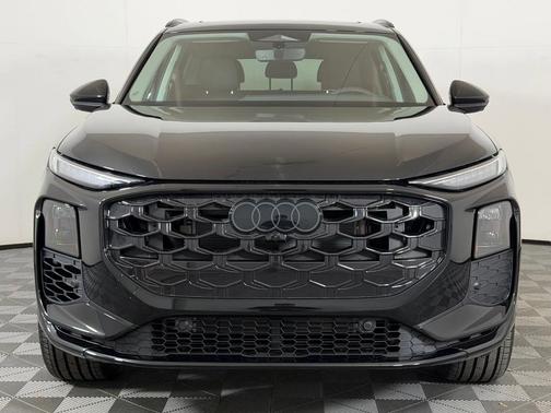 Mythos Black Metallic 2026 Audi Q3 TFSI quattro S tronic