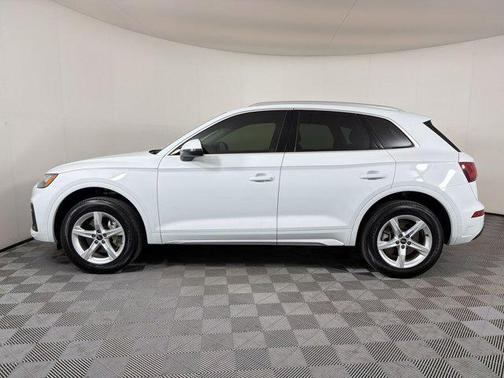 Glacier White Metallic 2023 Audi Q5 40 Premium