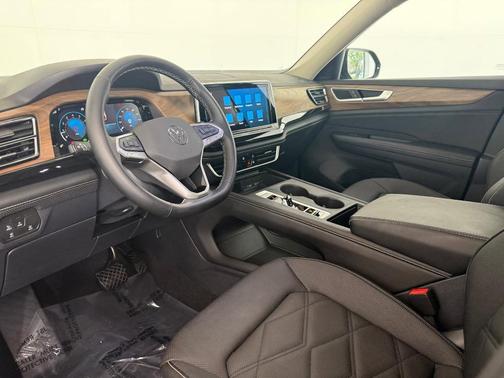 2025 Volkswagen Atlas 2.0T SE