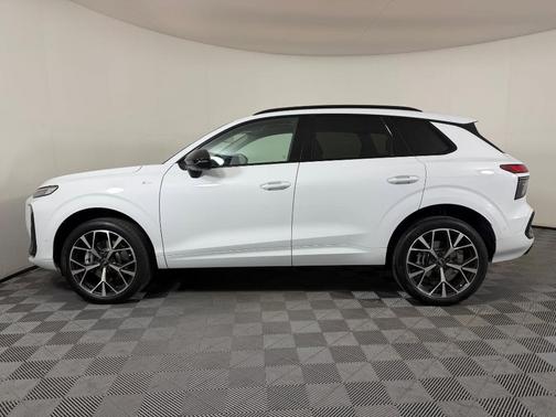 Glacier White Metallic 2026 Audi Q3 TFSI quattro S tronic