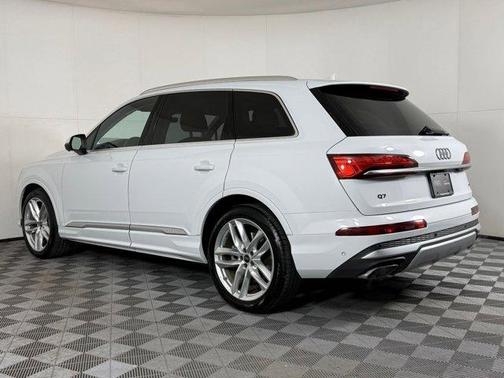 2025 Audi Q7 55 Premium Plus