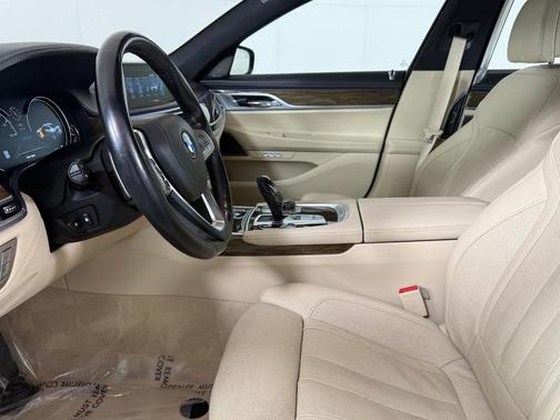 2017 BMW 740 740i