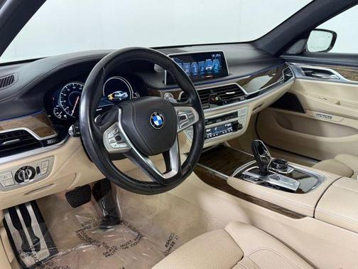 2017 BMW 740 740i