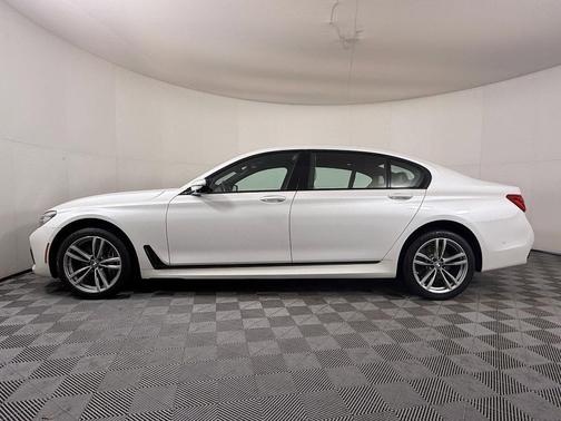 2017 BMW 740 740i