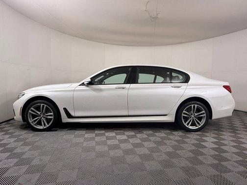 2017 BMW 740 740i