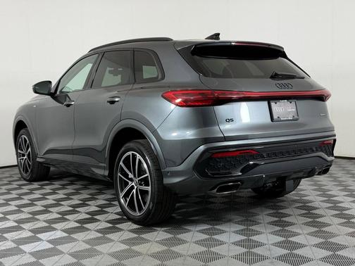 Tambora Gray Metallic 2026 Audi Q5 Premium Plus TFSI quattro S tronic