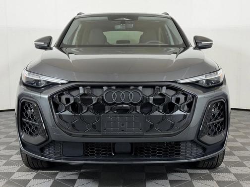 Tambora Gray Metallic 2026 Audi Q5 Premium Plus TFSI quattro S tronic