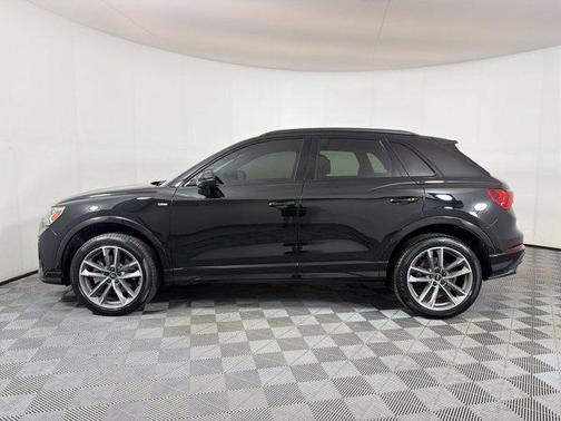 Mythos Black Metallic 2024 Audi Q3 Premium 45 TFSI S line quattro Tiptronic