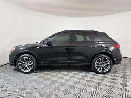 Mythos Black Metallic 2024 Audi Q3 Premium 45 TFSI S line quattro Tiptronic