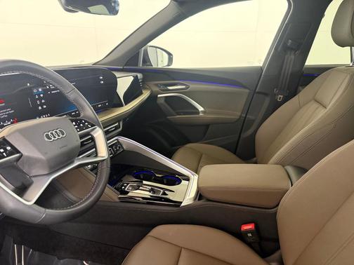2025 Audi Q5 Premium TFSI quattro S tronic