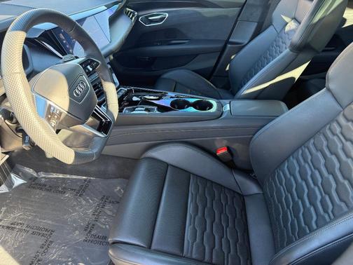 2024 Audi e-tron GT Prestige quattro