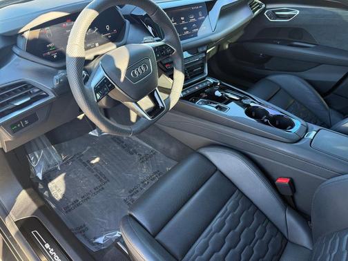 2024 Audi e-tron GT Prestige quattro