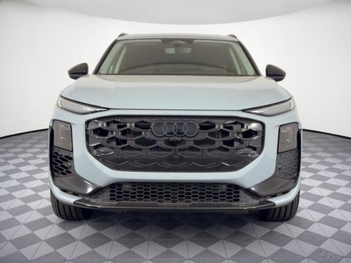 Arrow Gray Pearl Effect 2026 Audi Q3 TFSI quattro S tronic