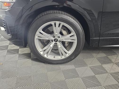 2023 Audi Q8 55 Premium