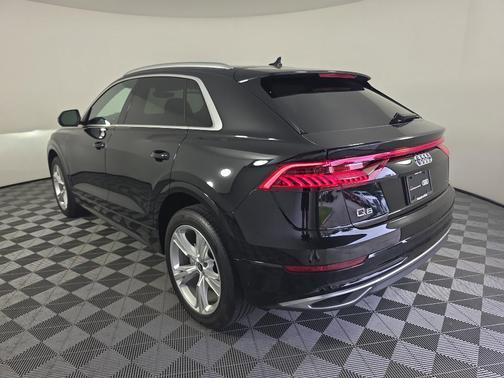 2023 Audi Q8 55 Premium