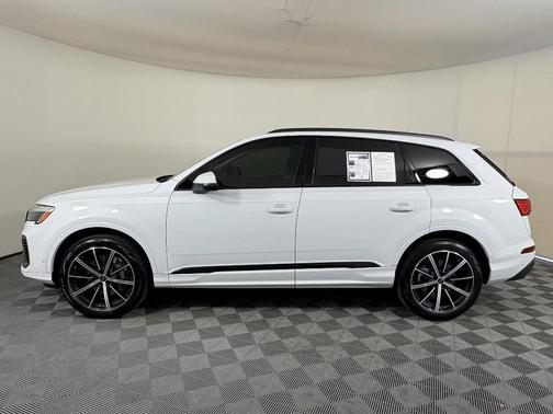 2025 Audi Q7 45 Premium Plus