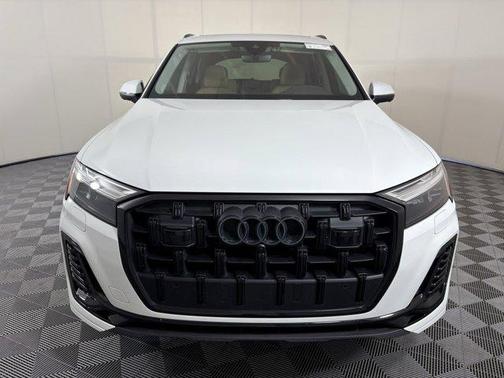 2025 Audi Q7 45 Premium Plus