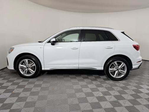 2024 Audi Q3 Premium 45 TFSI S line quattro Tiptronic