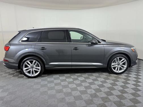 2025 Audi Q7 55 Premium Plus