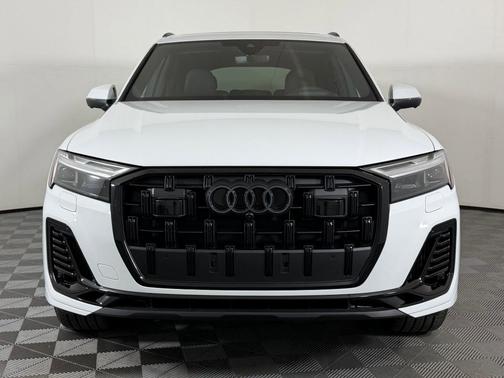 Glacier White Metallic 2026 Audi Q7 55 Prestige