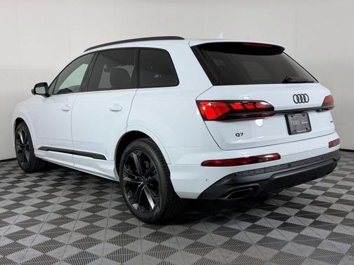 Glacier White Metallic 2026 Audi Q7 55 Prestige