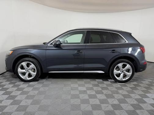 Manhattan Gray Metallic 2021 Audi Q5 45 Prestige