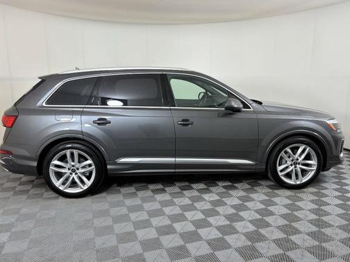 2025 Audi Q7 55 Premium Plus
