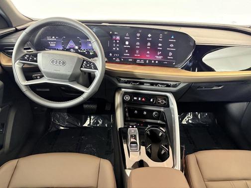 2025 Audi Q5 Premium TFSI quattro S tronic