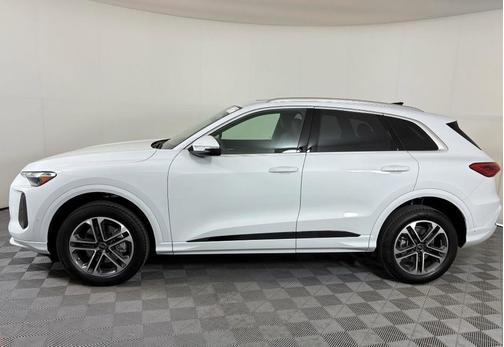 2025 Audi Q5 Premium TFSI quattro S tronic