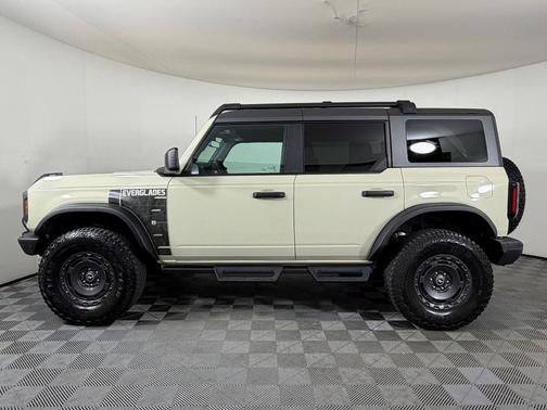 Desert Sand 2022 Ford Bronco Everglades