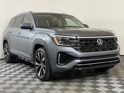 Platinum Gray Metallic 2024 Volkswagen Atlas 2.0T SEL Premium R-Line 4MOTION