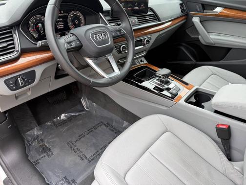 2023 Audi Q5 45 S line Premium Plus