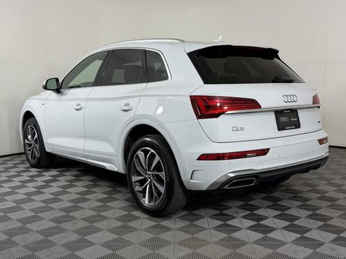 Ibis White 2023 Audi Q5 45 S line Premium Plus