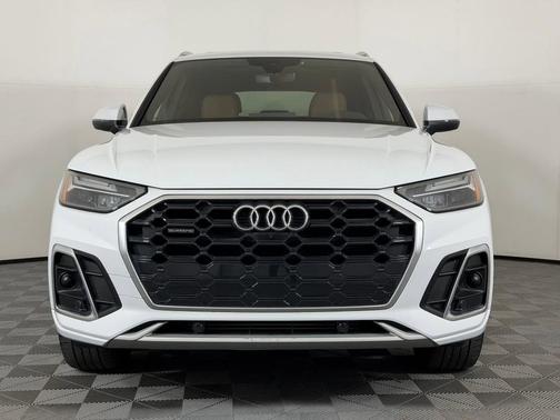 Ibis White 2023 Audi Q5 45 S line Premium Plus