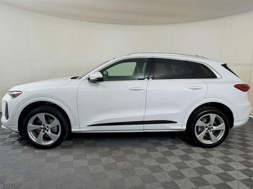 2025 Audi Q5 Premium Plus TFSI quattro S tronic