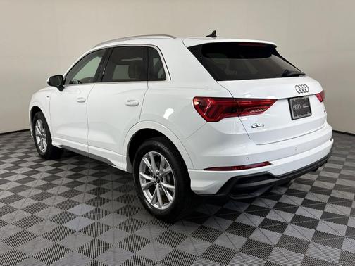 2025 Audi Q3 Premium 45 TFSI S line quattro Tiptronic