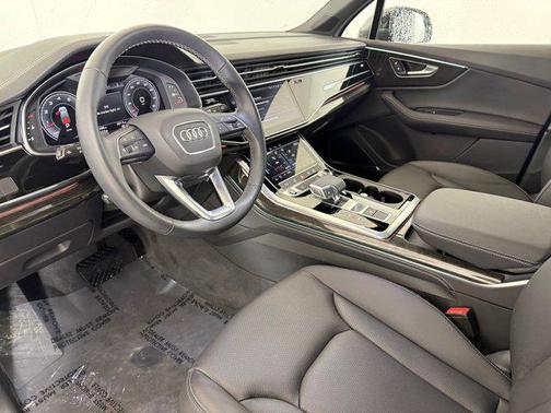 2025 Audi Q7 55 Premium Plus
