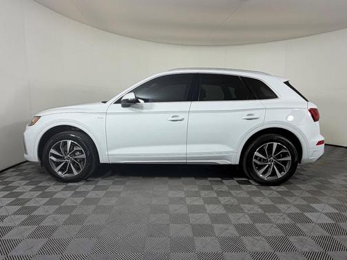 Glacier White Metallic 2023 Audi Q5 45 S line Premium Plus