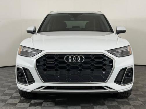 Glacier White Metallic 2023 Audi Q5 45 S line Premium Plus
